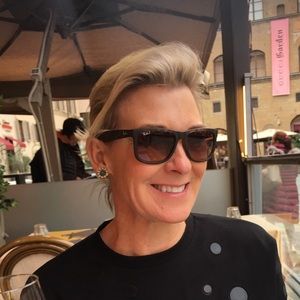 Meet your Posher, Deborah